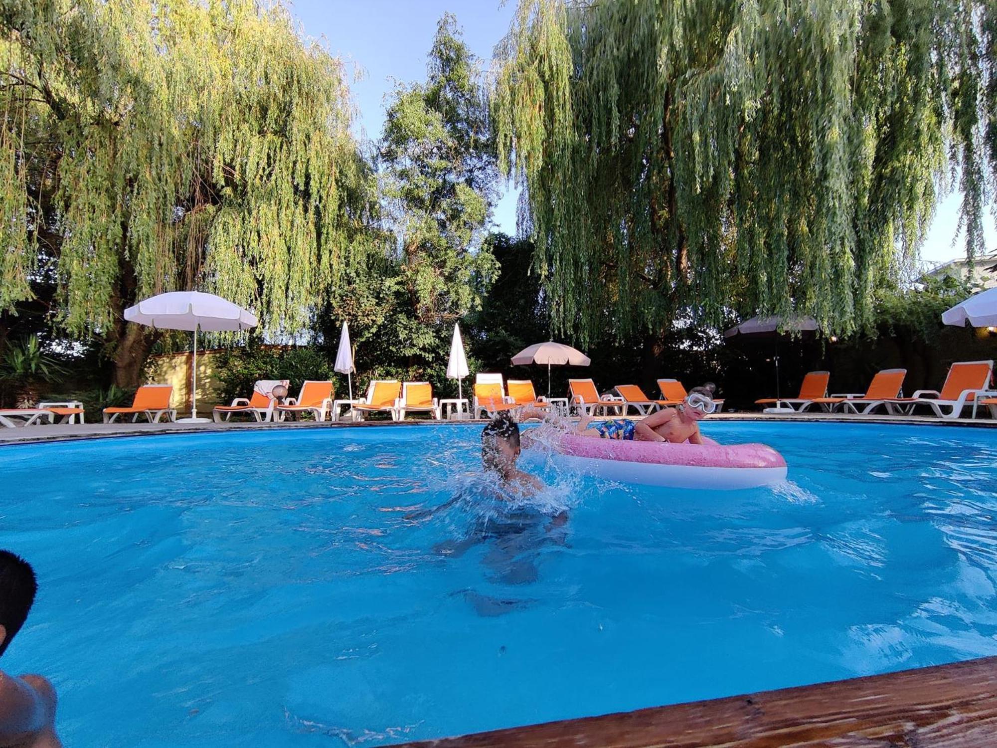Family Hotel IV Velingrad Ngoại thất bức ảnh