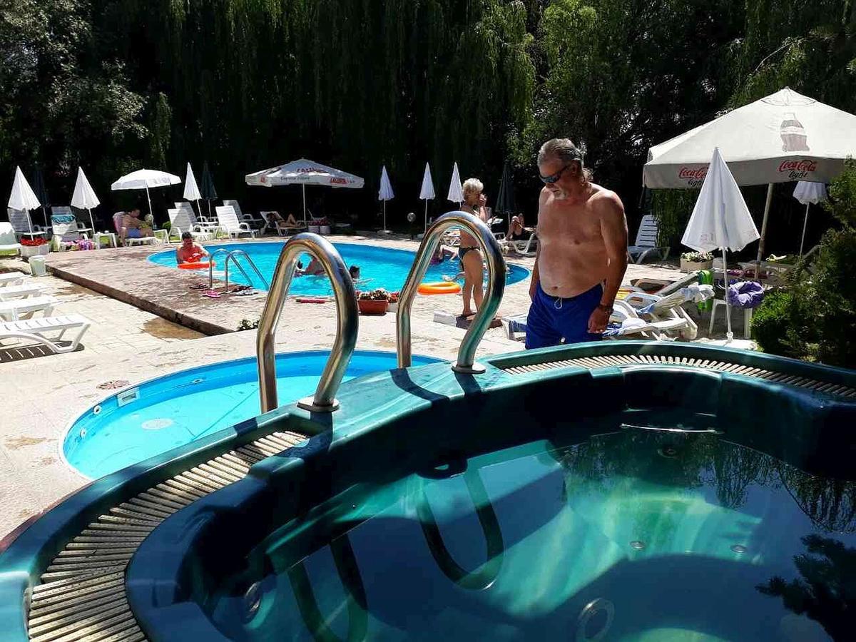 Family Hotel IV Velingrad Ngoại thất bức ảnh